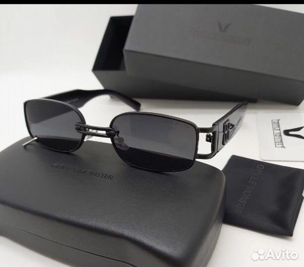 Очки солнцезащитные