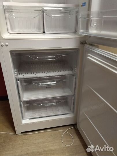 Холодильник indesit