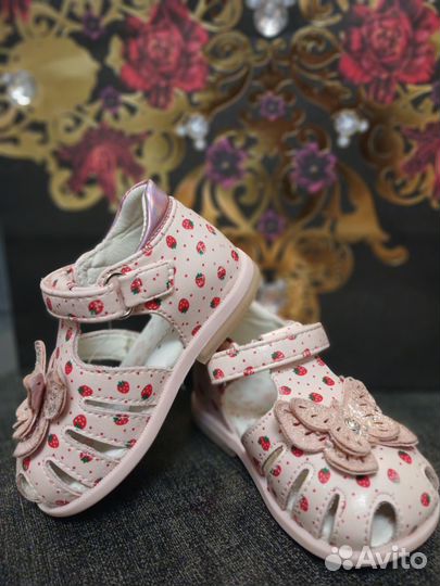 Сандалии для девочки