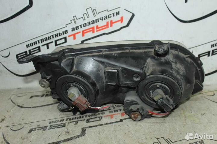 Фара toyota ipsum CXM10G SXM10G SXM15G 4425 галоге