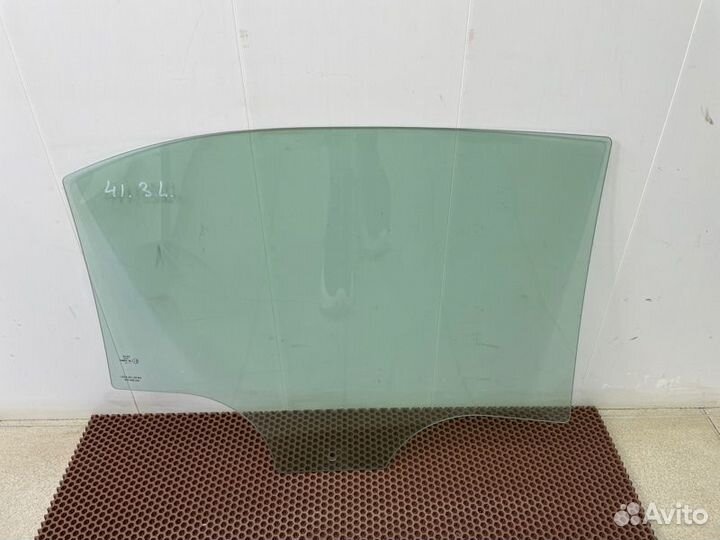 Стекло двери заднее левое Skoda Rapid