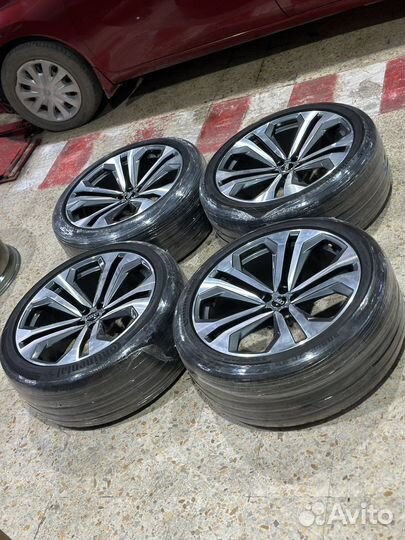 Оригинальные Кованые Колёса Audi Q7 Q8 R22