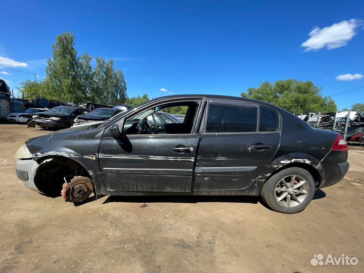 В разборе Renault Megane 2