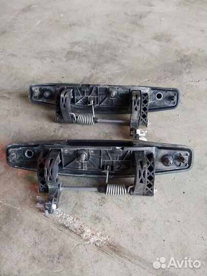 Ручка двери наружная Renault Duster I (2010–2015)