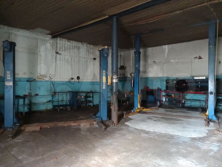 Машиноместо, > 30 м²