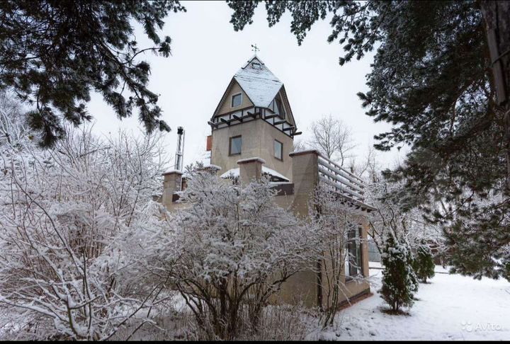 Коттедж 250 м² на участке 14 сот.