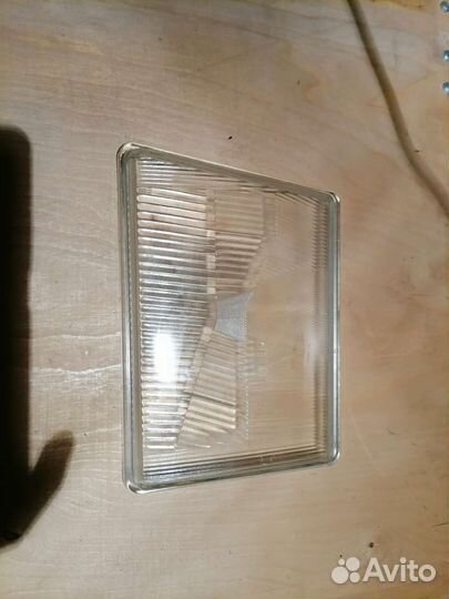 Стекло на фару левая Заз Таврия 1102