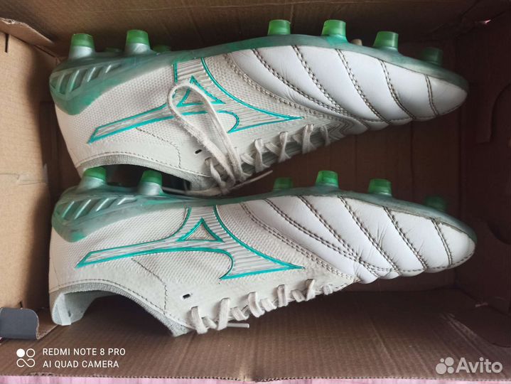 Футбольные бутсы мизуно