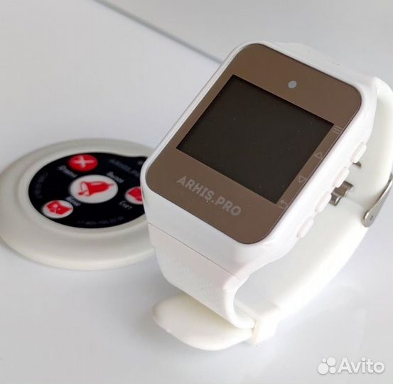 Комплекты вызова персонала: кнопка вызова и часы