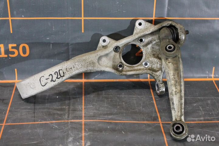 Кулак поворотный передний правый