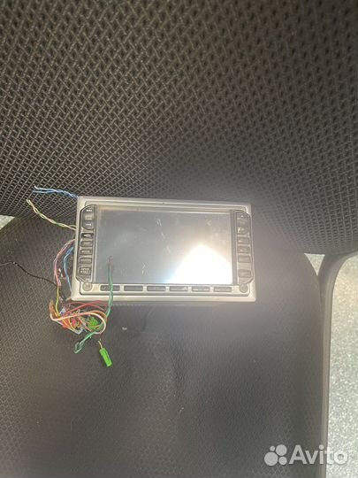 Автомагнитола с выдвижным экраном