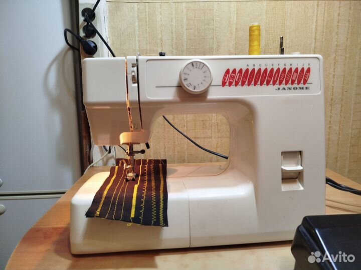 Швейная машинка janome