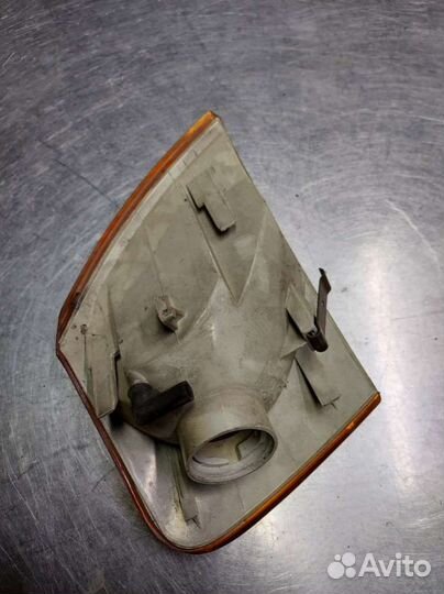 Поворотник левый Volkswagen Passat B5