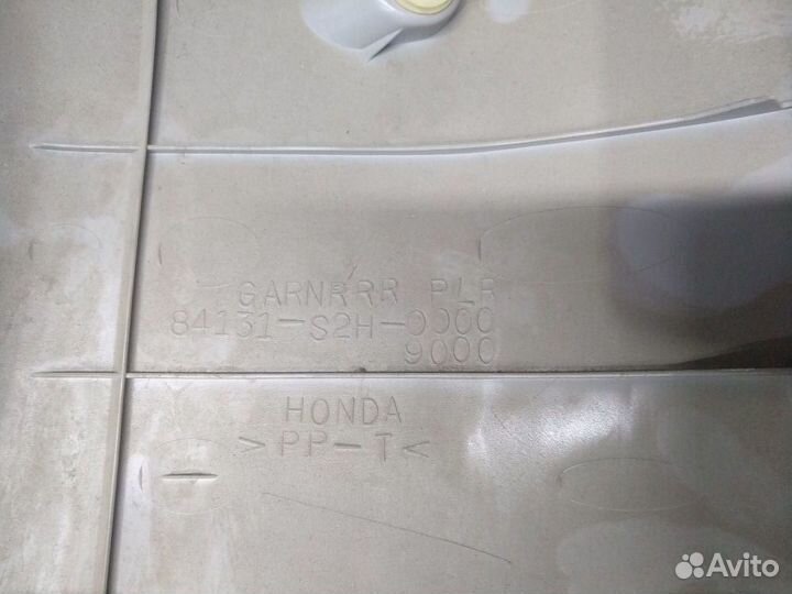 Обшивка задней стойки салона Honda HR-V GH1