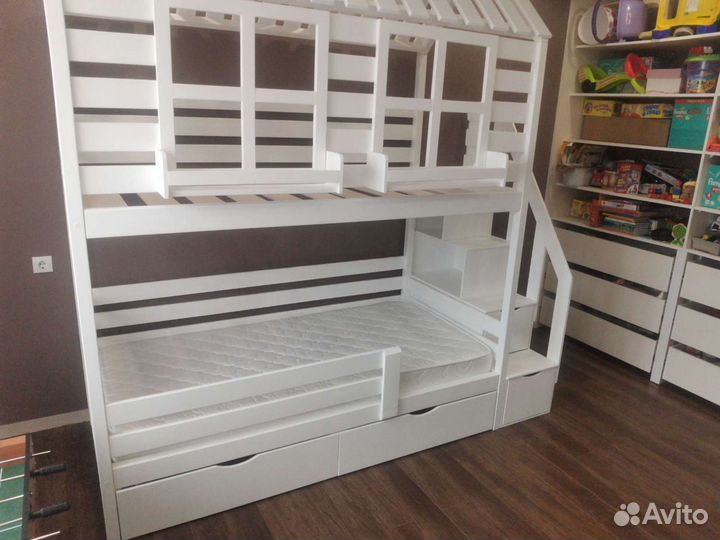 Кроватка домик, двухъярусная