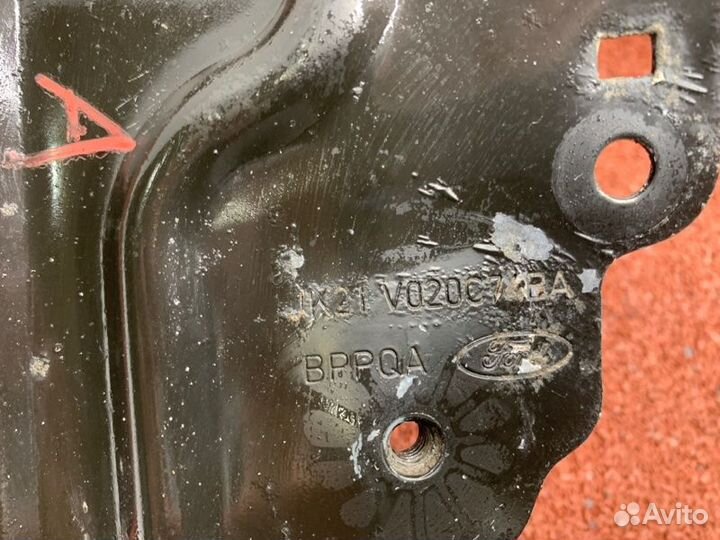 Кронштейн передней панели передний Ford Transit 8