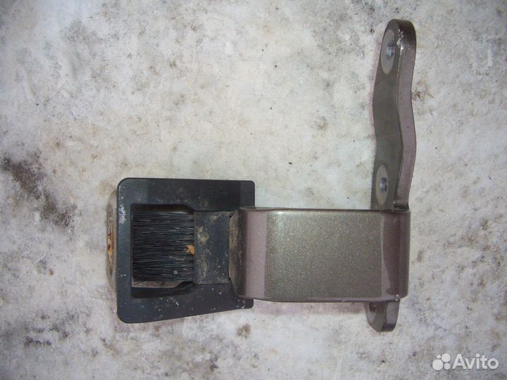 Петля двери багажника левая Порше Кайен с10