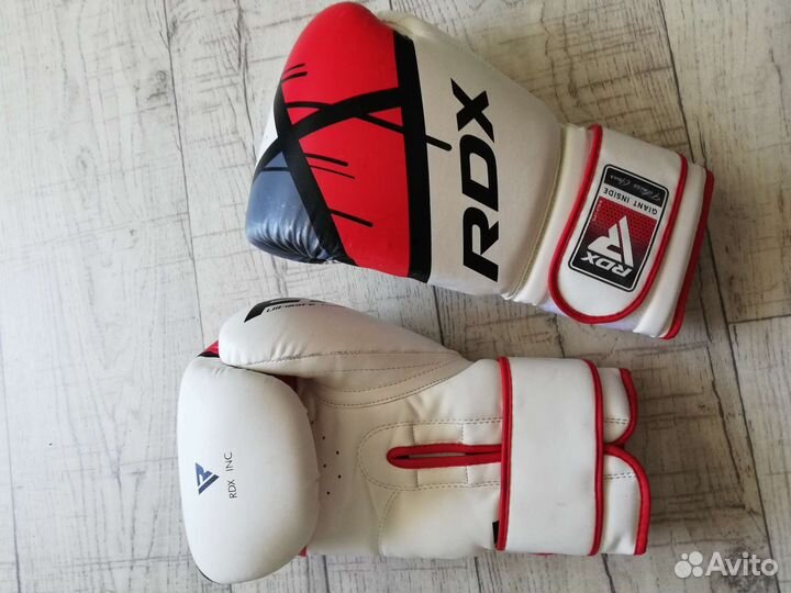 Боксерские перчатки