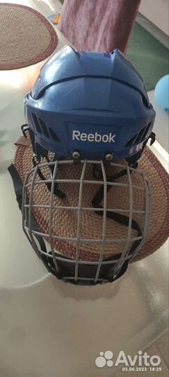 Хоккейный шлем