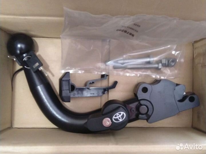 Toyota Avensis Фаркоп новый оригинал
