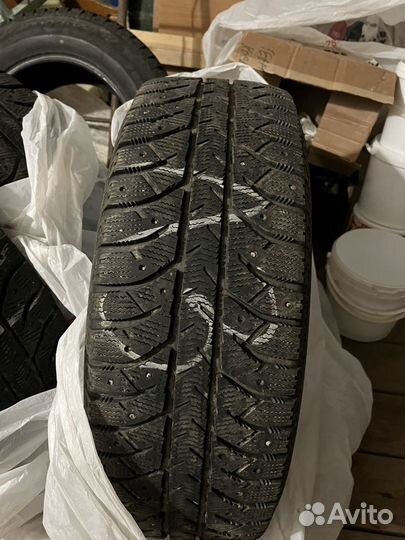 Bridgestone Ice Cruiser 7000 215/65 R16 98T