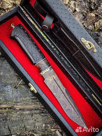 Нож из дамасской стали