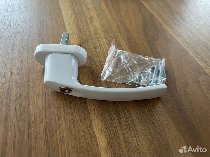 Ручка оконная с замком