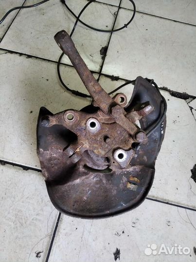 Кулак поворотный передний левый w124 E-class 60