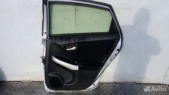 Дверь задняя правая toyota prius XW30 2012