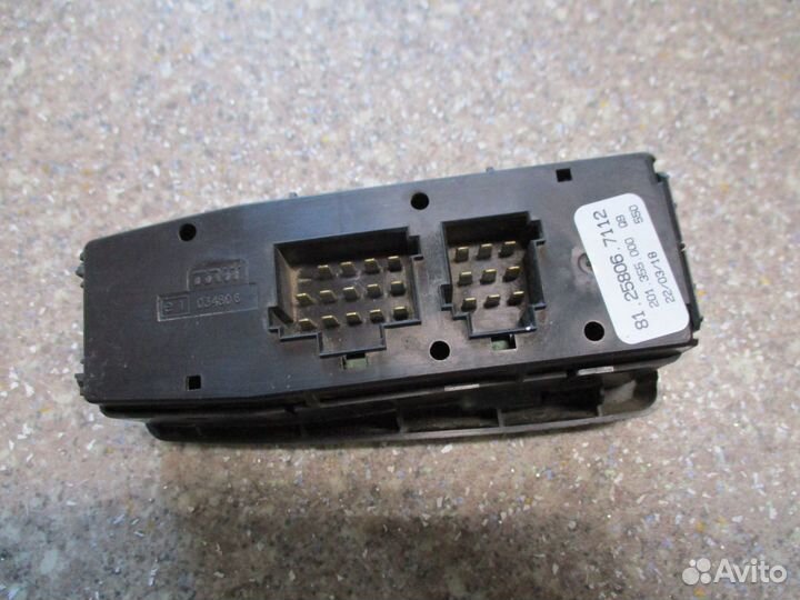 Блок управления стеклоподъемником правой двери MAN