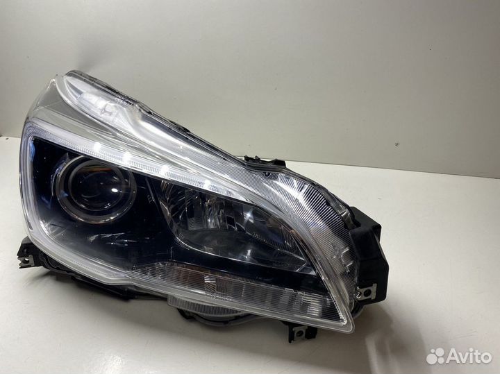 Б/У Б/У Фара правая Subaru Legacy Outback (B15)
