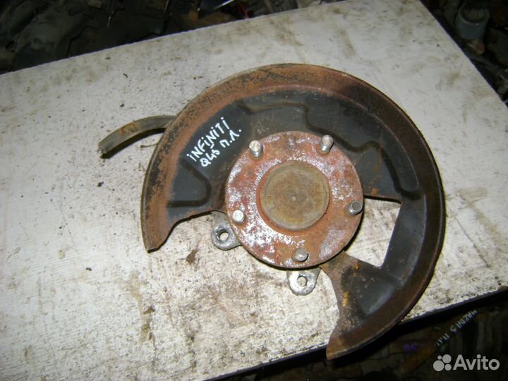 Кулак передний левый Infiniti Q45