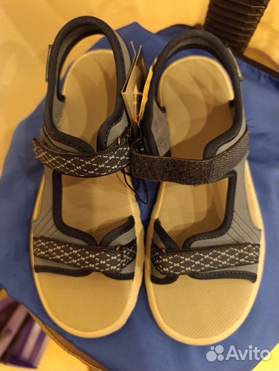 Сандалии новые