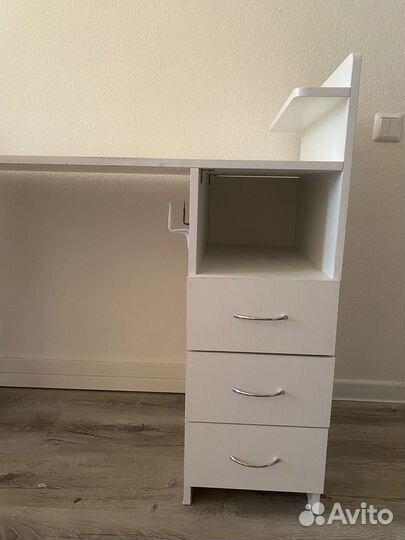 Маникюрный стол бу