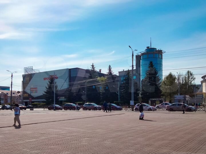 Офис с полной отделкой и видом на Ауру