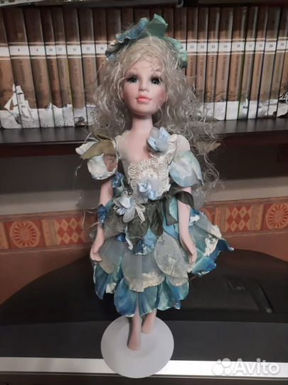 Кукла фарфоровая коллекционная