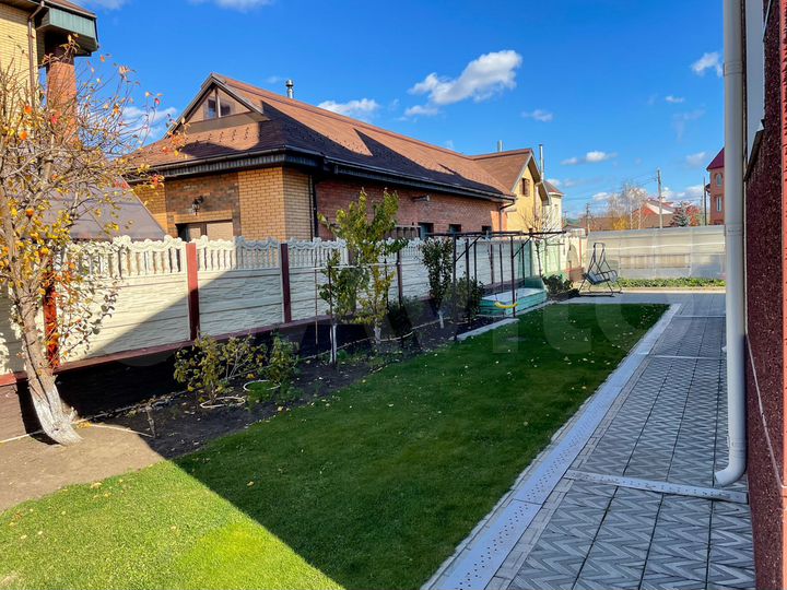 Коттедж 451,6 м² на участке 10 сот.