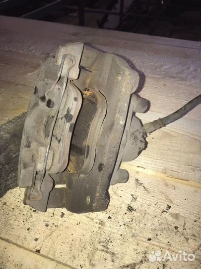 Суппорт передний левый Renault Duster 1 1.5