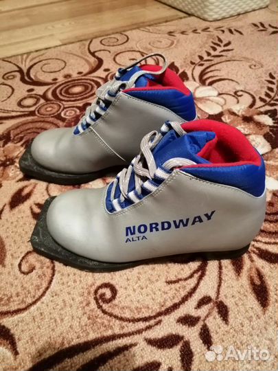 Детские лыжные ботинки