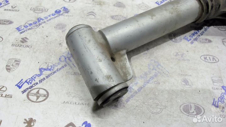 Кронштейн усилителя переднего бампера правый Audi