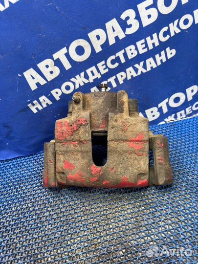 Передний правый суппорт Dodge Stratus 2 седан 2001