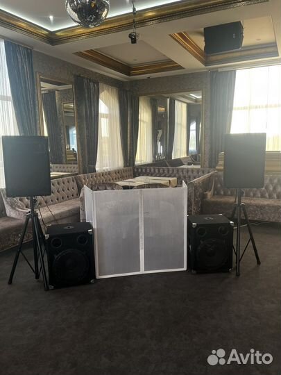 Ведущий и диджей с аппаратурой + караоке