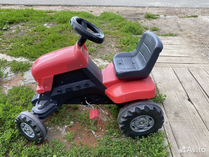 Детский трактор с педалями