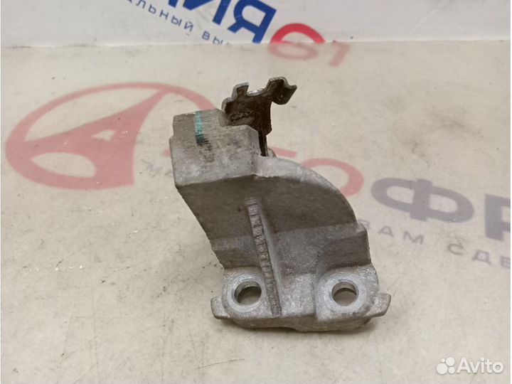 Кронштейн опоры привода renault duster