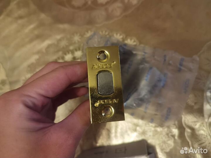 Замок новый дверной