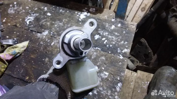 Главный тормозной цилиндр Toyota Yaris Vitz