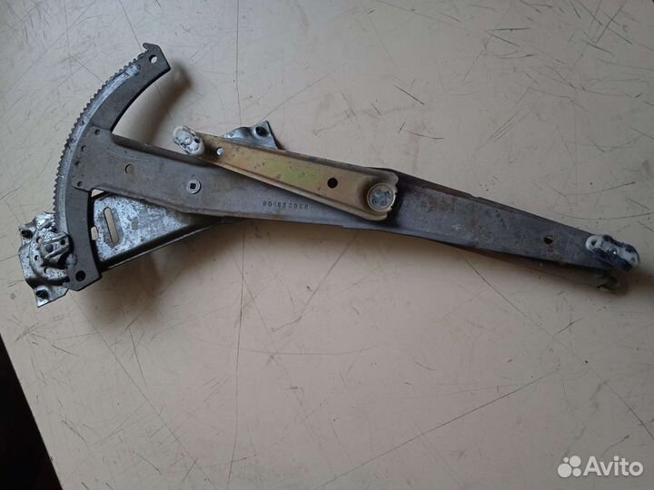 Стеклоподъёмник передний правый механический Opel