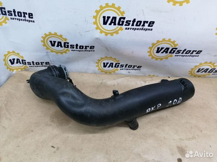 Патрубок воздушного фильтра Volkswagen Passat B6