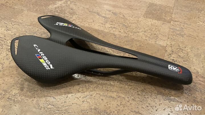Седло для велосипеда карбоновое массой 81 грамм