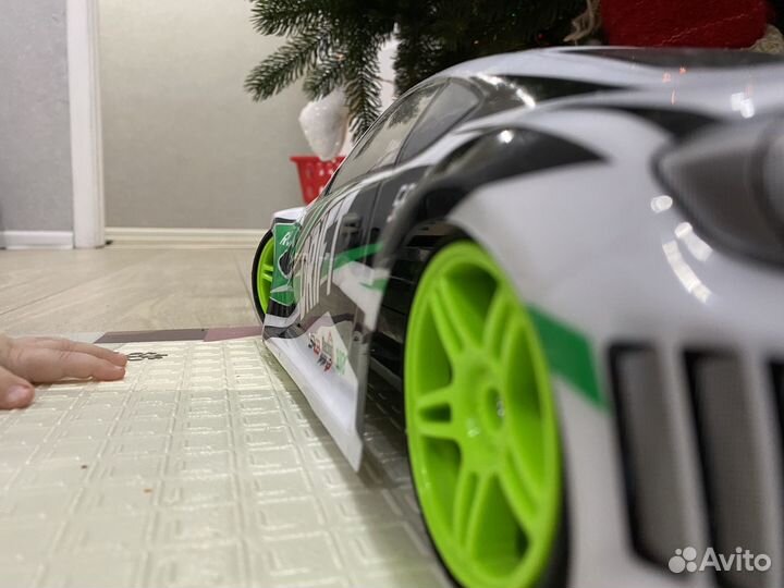 Машина на радиоуправлении для дрифта